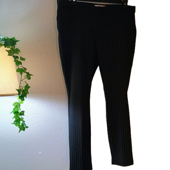 No Boundaries Pants - EUC: No Boundaries Sze XXL/2XG (19) Black Pinstripe Pants